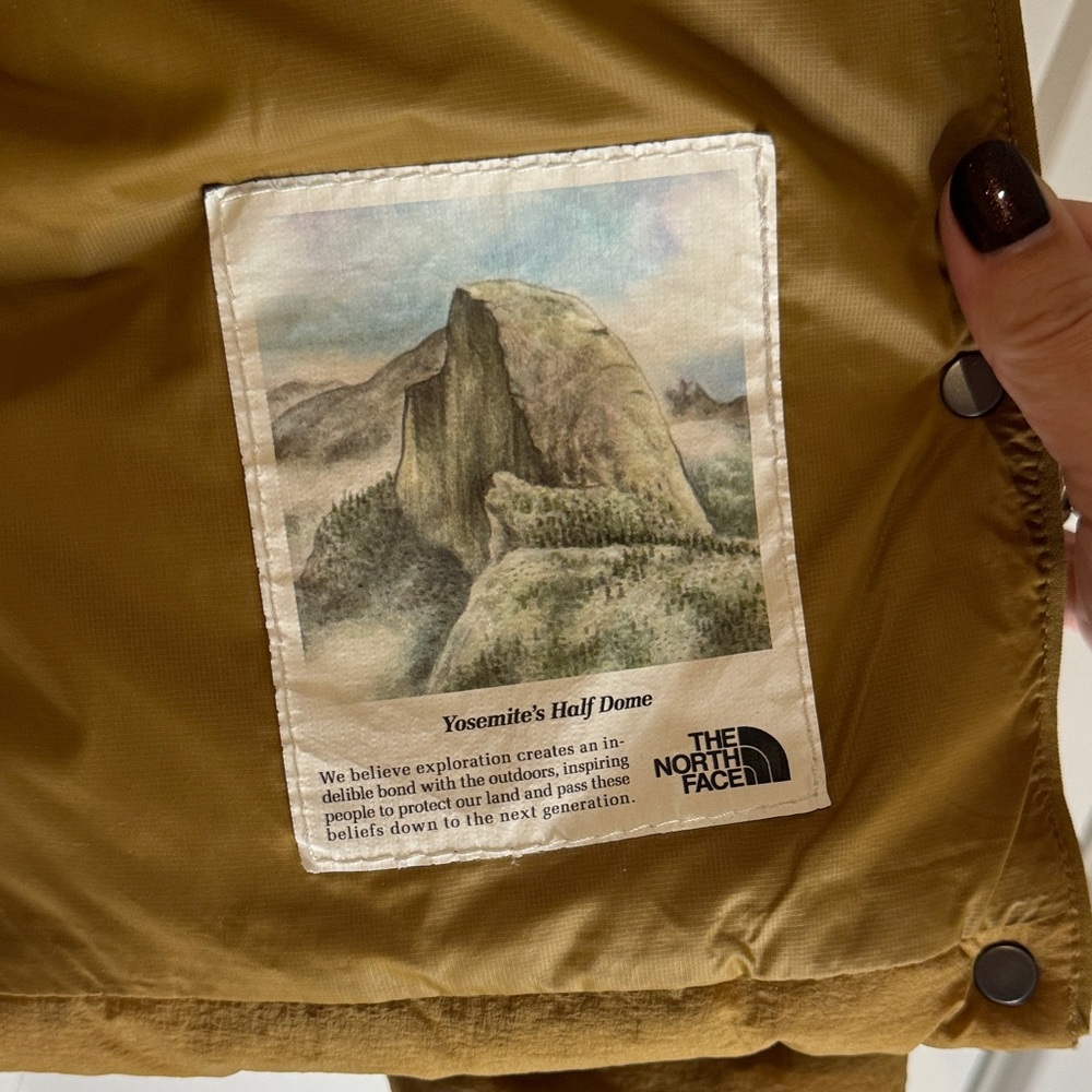 The North Face Women's Tan Puffer Jacket - Picture 4 of 6